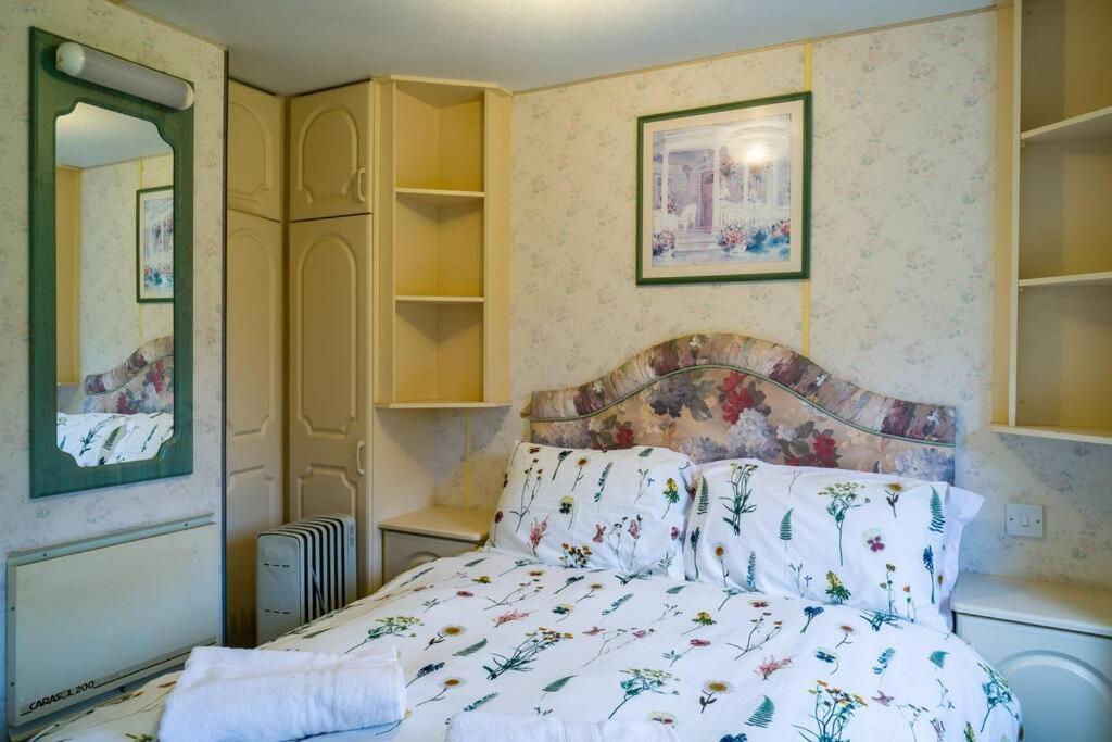 Wind In The Willows: Sleeps 4, Kitchen, Bathroom, Lounge, Wifi Napton on The Hill Exterior photo